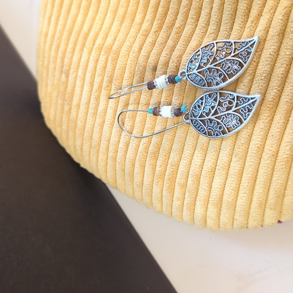 Jewelry - Feather/leaf earrings